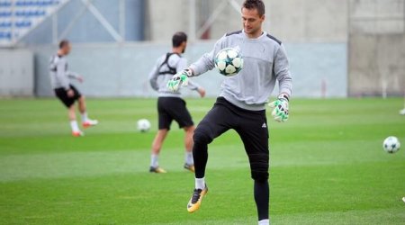 “Qarabağ” daha bir legioneri ilə vidalaşdı