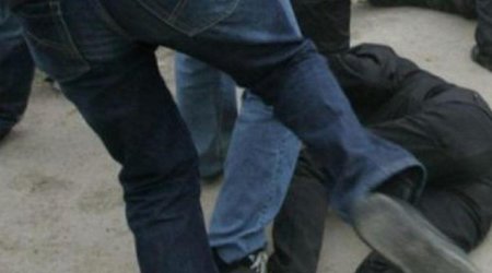 Şəhid anasını təhqir edən məmur döyüldü  