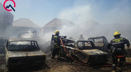 Bakıda cərimə meydançasında yanğın - Maşınlar yanır + FOTOLAR