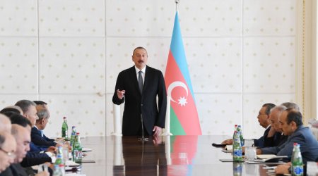 İlham Əliyev iclas keçirdi - TAM VERSİYA