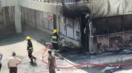 Ticarət mərkəzində yanğın – 2 yaralı