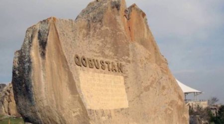 İtaliya prezidentinin qızı Qobustanda