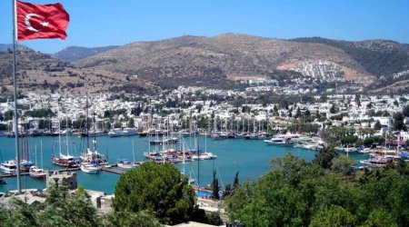 Məşhur aktyoru Bodrumda vəhşicəsinə döydülər - FOTO 