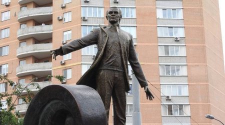 Kiyevdə Maqomayev adına parkın açılışı olub