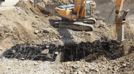 Çökən yolun altında 2 mərtəbəli zirzəmi aşkarlanıb - FOTOLAR