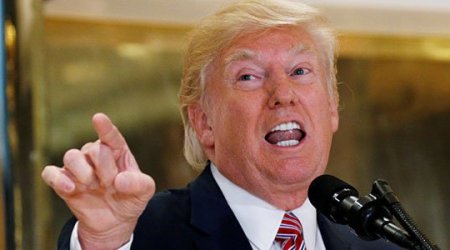 Tramp jurnalisti mətbuat konfransından qovdu