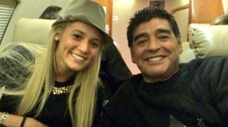 Maradona özünə toy edir