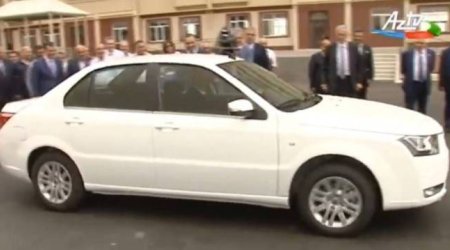 Prezident Neftçalada istehsal olunan maşını sürdü - VİDEO