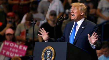 Tramp yenə miqrantları təhqir etdi: 