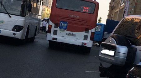 Bakıda sərnişin avtobusunda biabırçılıq – VİDEO