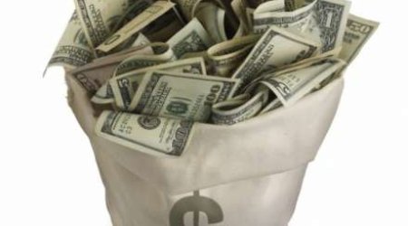 Məşhur müğənnimiz Rusiyadan bir “meşok” pul gətirdi - VİDEO