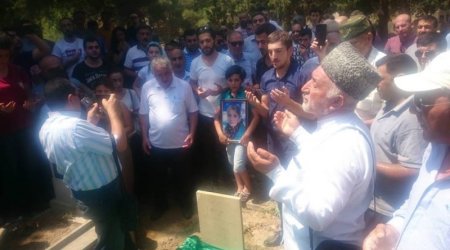 Mehman Hüseynovun anası dəfn edildi – FOTOLAR