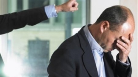 Azərbaycanda iki məmur işdən qovuldu