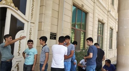 Bakının məşhur restoranında ofisiantlar ETİRAZ ETDİ  