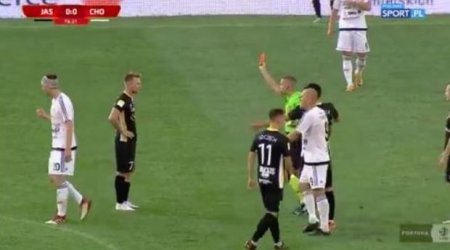 Polşa çempionatında qeyri-adi hadisə - VİDEO