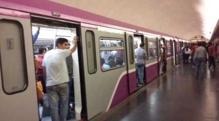 Bakı metrosunda maraqlı anlar - hər kəsi əyləndirdi - VİDEO