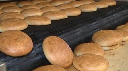 Bakıda çörəyin içindən görün nə çıxdı - VIDEO