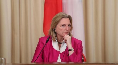 Putini toya çağıran nazirin başı dərddə