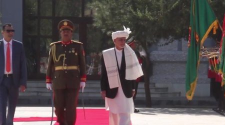 Əfqanıstanda prezidentə sui-qəsd cəhdi kameralara düşdü - VİDEO