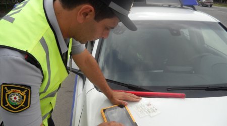 Bakıda sürücü yol polisini görüb hönkür-hönkür ağladı - VİDEO
