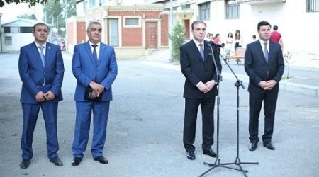 Gəncənin yeni başçısı sakinlərlə görüşdü