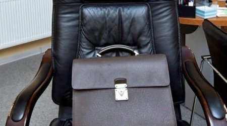 Daha 3 yeni icra başçısının kreslosu laxlayır