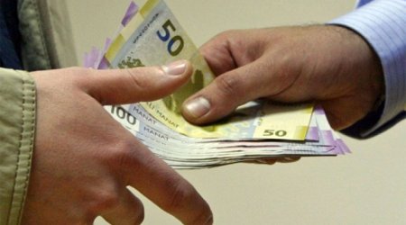 Azərbaycanda yüksək vəzifəli məmur rüşvət alarkən tutuldu 