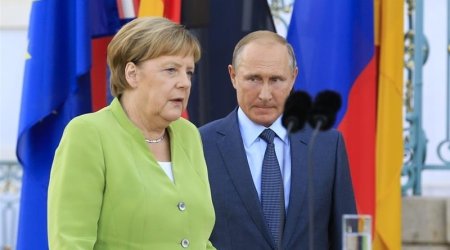 Putin Merkellə Suriyanı müzakirə edib