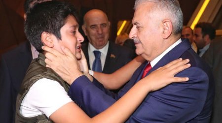 Binəli Yıldırım Bakı aeroportunda həyacanlı anlar yaşadı - VIDEO