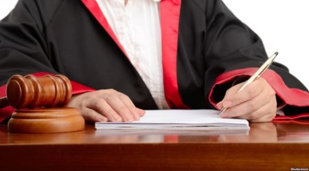 Azərbaycanda ölünü məhkəməyə çağırdılar 