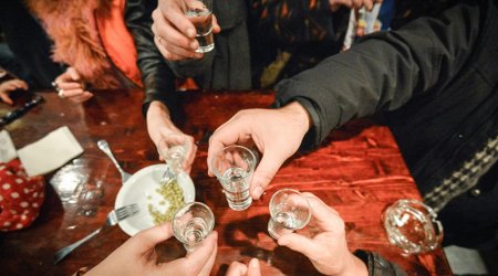 Rusiyada azərbaycanlılarla ermənilərin kef məclisi və QARABAĞ SÖHBƏTİ...