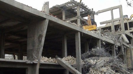 Bakıda tikilməkdə olan bina uçub – VİDEO