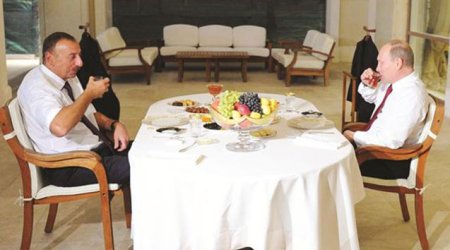 İlham Əliyevlə Putin çay süfrəsində