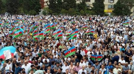 Bakıda Qarabağ mitinqi keçirilir : Aksiyaya türk tələbələr də qatılıb (Yenilənir, Fotolar)