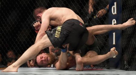 Əsrin döyüşü: Həbib Nurməhəmmədov Makqreqoru rinqdə boğdu