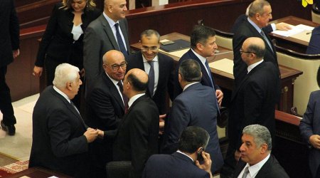 Nazirlərin parlamentdə maraqlı fotoları