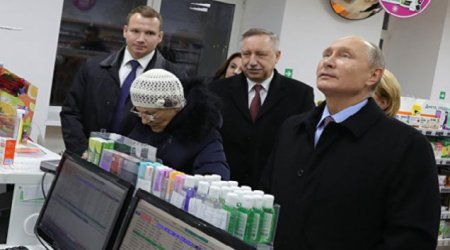 İclasdan qayıdan Putin yolüstü aptekə girdi