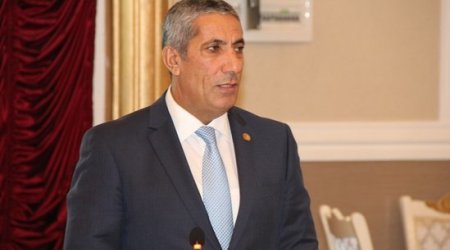 Siyavuş Novruzov sükutu pozdu