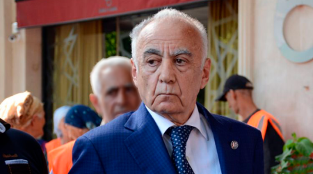 Hacıbala Abutalıbov Heydər Əliyevi şeirlə andı – VİDEO