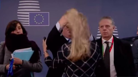 «Пьяный или больной?»: странное поведение главы Еврокомиссии - ВИДЕО