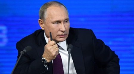 Putinə mətbuat konfransında gözlənilməz sual - “Nə zaman evlənməyi düşünürsünüz?”