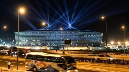 Futbol əfsanəsi Bakıya gəlir - FOTO