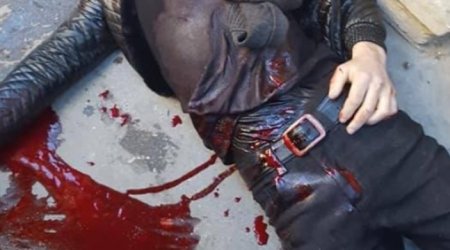 Metronun qarşısında ürəyindən vurulan gənc tələbədir - Hadisə yerindən VİDEO