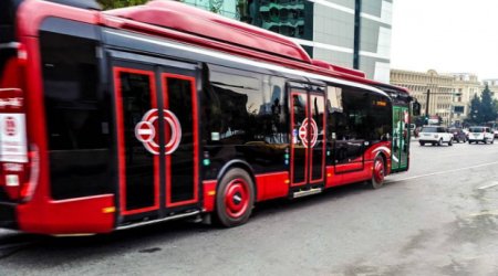 Bakıda təkəri partladığına görə dayanan sürücü cərimələndi – Foto
