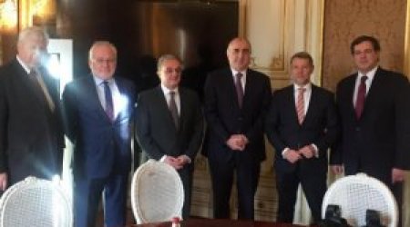 Azerbaijani and Armenian FMs meeting in Paris
