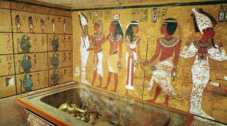 Tutanhamonun məqbərəsindəki müəmmalı qəhvəyi ləkələrin sirri bilindi - VİDEO