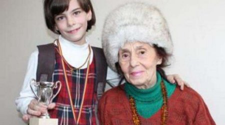 Девочка, которую мама родила в 67 лет выросла и стала настоящей красавицей - ФОТО