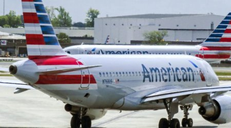 Ana və uşağını zahiri görünüşünə görə təyyarədən qovdular – Foto