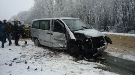 Шесть человек погибли в ДТП с минивэном из Азербайджана - ВИДЕО