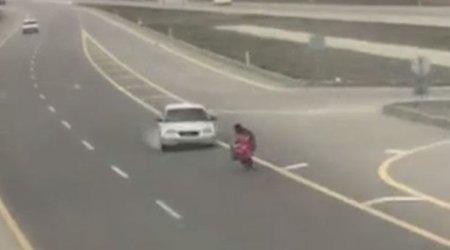 Ana-balanın öldüyü qəzanın baş verdiyi an - VİDEO